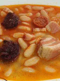 Una foto de Fabada Asturiana casera