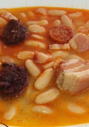 Una foto de Fabada Asturiana casera