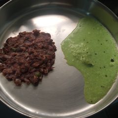 A picture of Ragi roti(Finger millet roti)with coconut chutney.