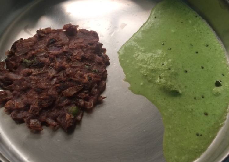 Ragi roti(Finger millet roti)with coconut chutney