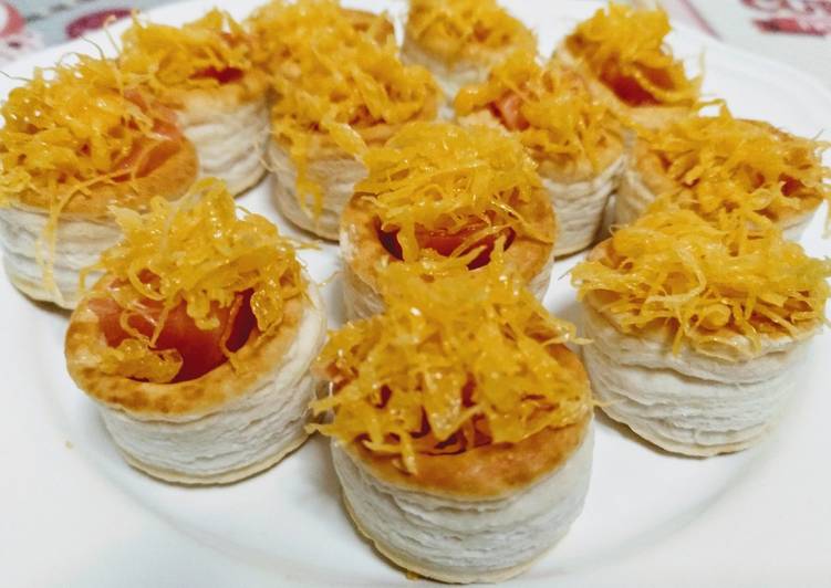 Vol au vent de salmón ahumado y huevo hilado