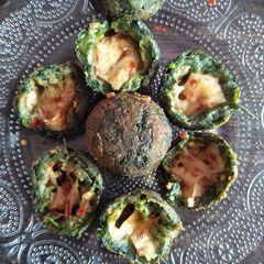 A picture of Spinach cheese ball.
