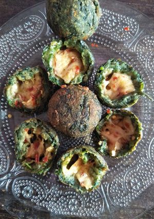 A picture of Spinach cheese ball.