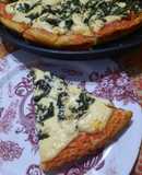 Pizza con espinacas y salsa blanca