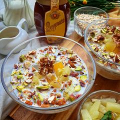 A picture of Overnight honey oats.