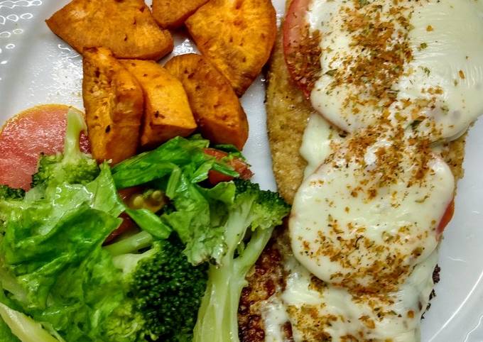 Milanesa De Pollo A La Napolitana Con Ensalada Y Boniato Receta De Flor ...