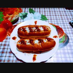 A picture of Tasty vegetable rajma masala hot dog.