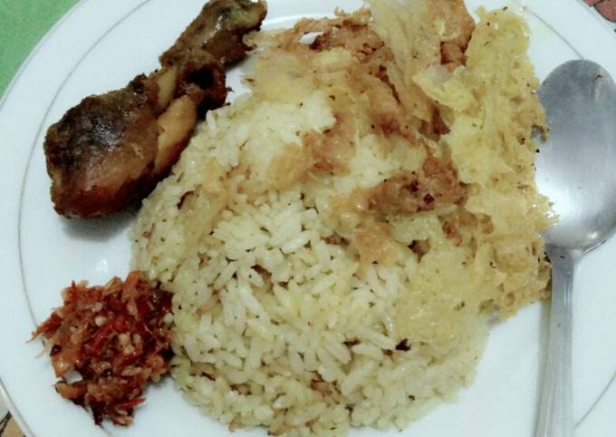 062. Nasi gurih, kremesan dan Ayam goreng. Crunchy n anti gagal