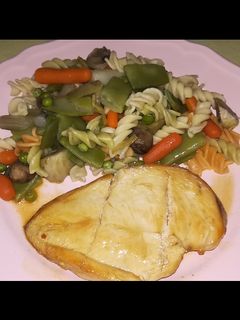 Una foto de Pechuga de pollo a la plancha con, mi receta de pasta