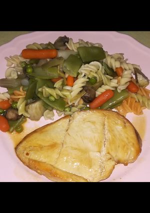 Una foto de Pechuga de pollo a la plancha con, mi receta de pasta