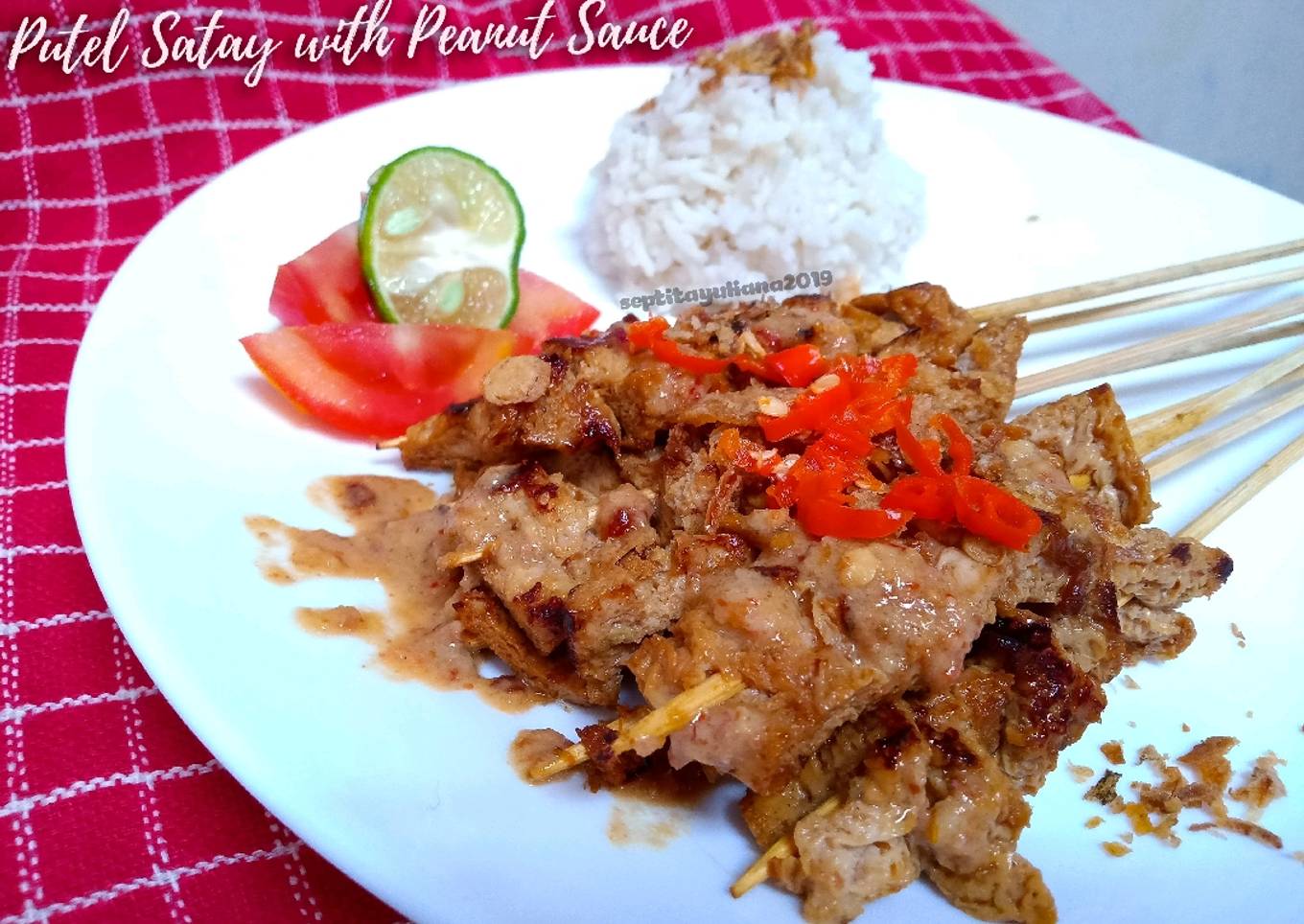 Putih telur Satay with peanut sauce (sate putih telur)