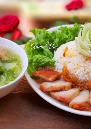Hình của món Cơm heo quay rim nước mắm.