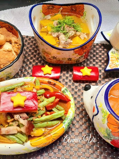 Hình của món Cơm nhà nhiều màu sắc hấp dẫn.