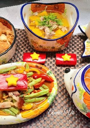 Hình của món Cơm nhà nhiều màu sắc hấp dẫn.