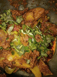 ભરેલાં રવૈયા બટાકા ડુંગળી નું શાક(Bharela Ravaiya Bataka Dungli Shak Recipe In Gujarati) રેસીપી મુખ્ય ફોટો