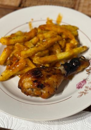 Air Fryer-ben sült ragacsos csirkecomb ropogós fűszeres hasábburgonyával 🥰 recept fotója