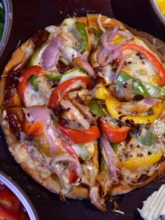 নো অভেন আটা পিজ্জা(No Oven Atta Pizza recipe in Bengali) রেসিপির প্রধান ছবি
