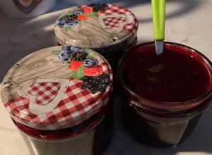 Foto di Marmellata all’uva fragola e anice stellato