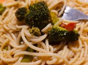 Una foto de spaghetti verde