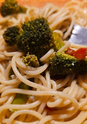 Una foto de Fideos con brócoli diferentes. #sinsal