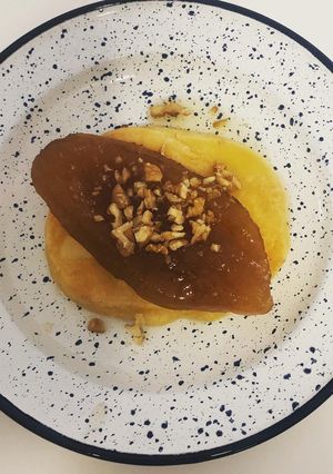 Una foto de Provoleta con mamón en almíbar