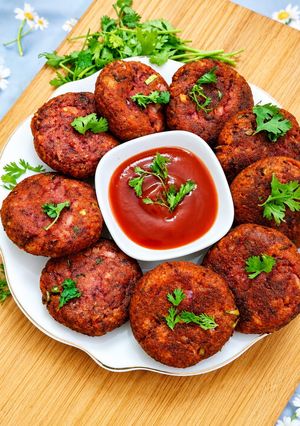 चुकंदर गोल्डन टिक्की कबाब (Beetroot Golden tikki Kabab) रेसिपी मुख्य फोटो