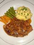Crispy chicken brown sauce with mashed potato