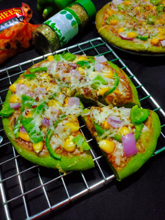 मैजिकल ग्रीन वेजी पिज़्ज़ा (Magical green veggie pizza recipe in hindi) रेसिपी मुख्य फोटो