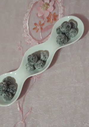 صورة لوصفة كرات الشوكولاتة بالبسكوت