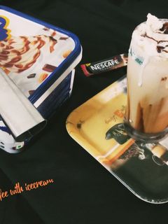 কোল্ড কফি উইথ আইসক্রিম (cold coffee with ice cream recipe in Bengali) রেসিপির প্রধান ছবি