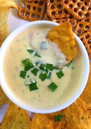 A picture of Easy Homemade Queso Dip/Cheese Sauce.