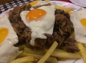 Una foto de Chorrillana de carne