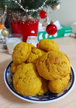 A picture of Pumpkin cinnamon ginger cookies.