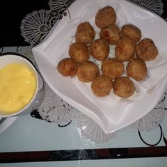 A picture of Yamballs nd custard.
