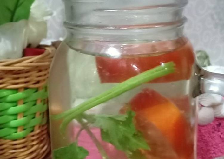 Resep: Makan di DimeInfused Water Sayuran