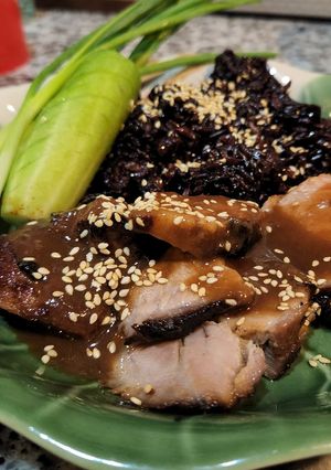 รูปของ ข้าวเหนียวหมูแดง