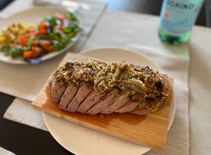 Una foto de Roti de boeuf a la cebolla caramelizada
