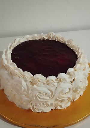 Una foto de Torta Helada Con Pulpa De Frutos Rojos