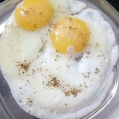 A picture of Half fry omlette.