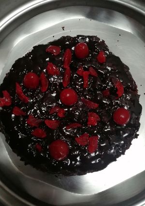 A picture of Chocolate cake with bourbon biscuits.