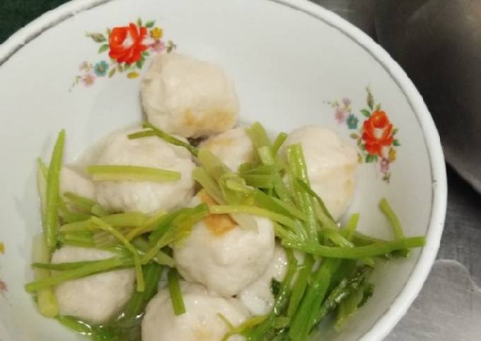 林琇玲發表的芹菜炒花枝丸食譜 Cookpad