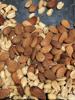 Una foto de Mantequilla de maní 🥜 y almendras