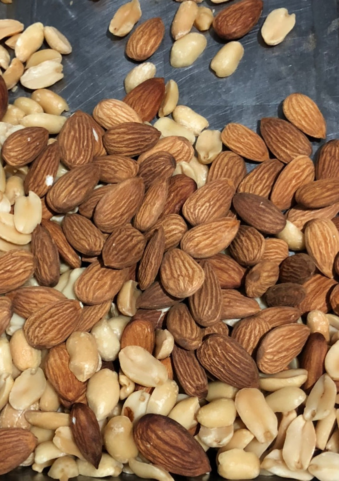 Una foto de Mantequilla de maní 🥜 y almendras