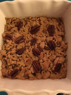 Una foto de Crumble de manzana con nueces de pecan