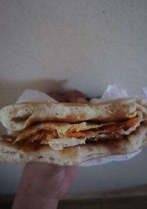 صورة لوصفة ساندويش بيض وبطاطس 😍😍