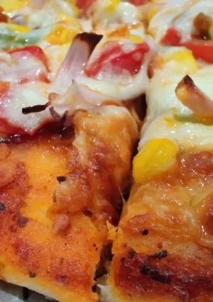 स्वादिष्ट पिज्जा (Swadisht pizza recipe in hindi) रेसिपी मुख्य फोटो
