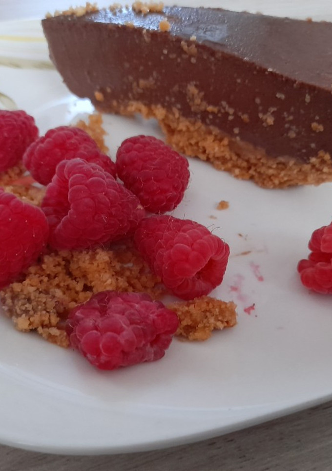 Una foto de Tarta de chocolate con base de galleta