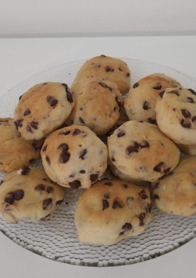 Una foto de Galletitas con chips de chocolate sin manteca | fran cocina