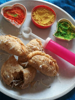 मावा गुजिया (Mawa gujiya recipe in hindi) रेसिपी मुख्य फोटो