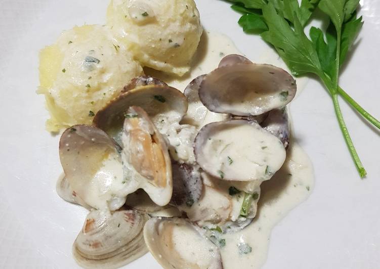 Vongole in crema Bretone con purè di patate rosse